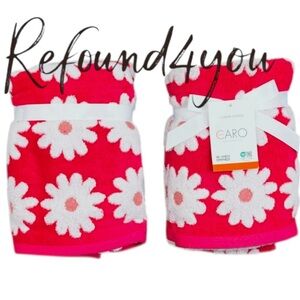 Caro - ‘ Hot Pink Daisy’ Hand Towels (2). NWT.